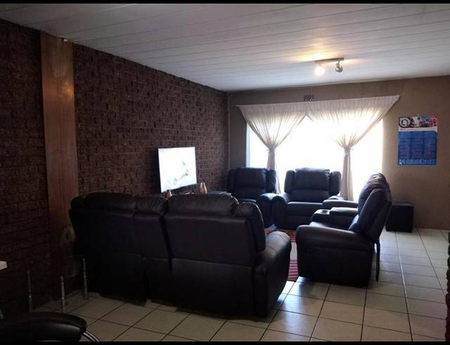 3 BEDROOM TOWNHOUSE FOR SALE IN VEREENIGING